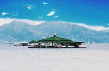 Bikin Adem, Gini Pesona 4 Masjid Apung Tercantik di Indonesia