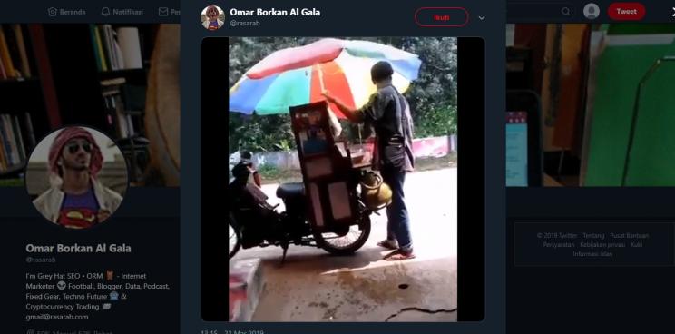 Viral, Kocaknya Penjual Makanan Keliling dengan Musik Topeng Monyet. (twitter.com/rasarab)