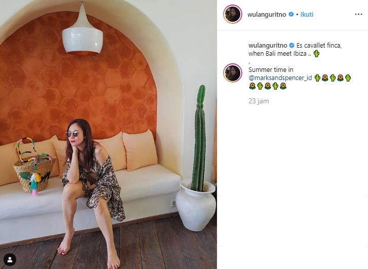 Unggah Foto Liburan, Pose Seksi Wulan Guritno Bikin Baim Wong Gagal Fokus. (Instagram/@wulanguritno)