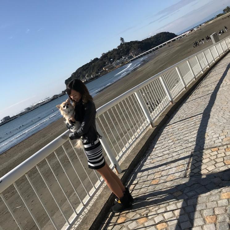 Gaya liburan Awano Kisaragi, pembalap mobil cantik asal Jepang. (Instagram/@kisa_awn)