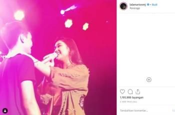 Aksi Marion Jola menggoda fans pria di Ponorogo. (Instagram/@lalamarionmj)
