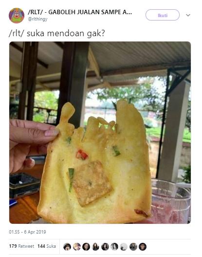 Tempe mendoan mirip sepetak sawah karena kebanyakan tepung. (Twitter/@rlthingy)