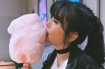 Dituding Pansos, Angela Lee Curhat Satu Nasi Bungkus untuk Makan Tiga Kali