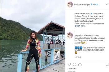 Gaya liburan Irma Darmawangsa. (Instagram/@irmadarmawangsa)