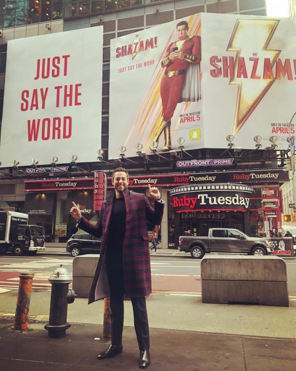 Gaya liburan Zachary Levi, pemeran film Shazam! (Instagram/@zacharylevi)
