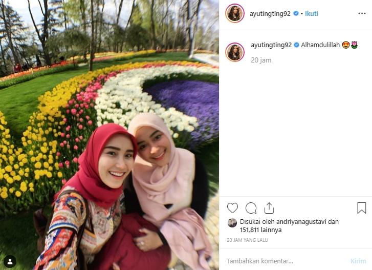 Kenakan hijab, begini gaya liburan Ayu Ting Ting di Turki. (Instagram/ayutingting92)