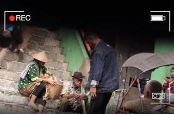 Aksi Aurel Hermansyah menyamar jadi penjual jamu. (YouTube)