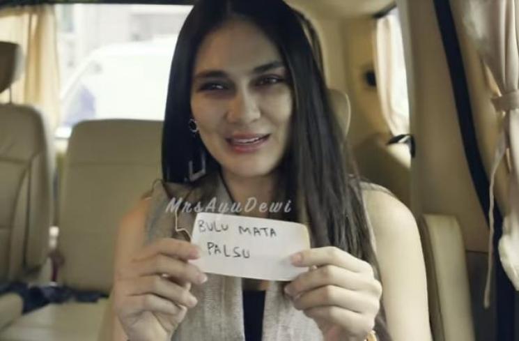 Berjiwa Traveler, Luna Maya : di Hotel Bintang 3 Juga Jalan Gua. Tangkapan layar (Youtube/MrsAyuDewi)