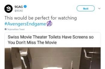 Toilet bioskop dengan fasilitas layar tambahan. (Twitter/@9gag)