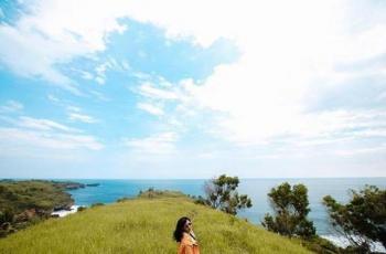 4 Potret Bukit Maumere, Padang Eksotis di Pesisir Pacitan