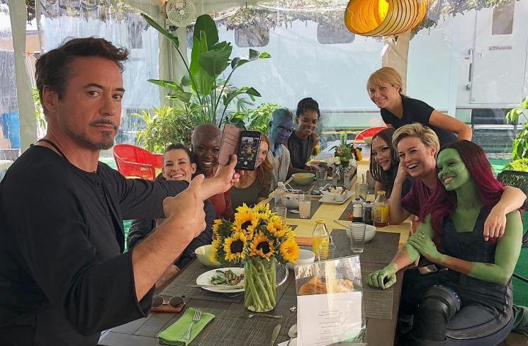 Ketika Robert Downey Jr. traktir aktris film Avengers: Endgame makan siang. (Instagram/@robertdowneyjr)