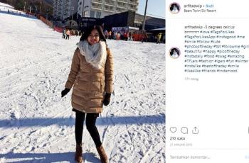 Gaya liburan Arfita Dwi Putri, istri Yama Carlos. (Instagram/@arfitadwip)
