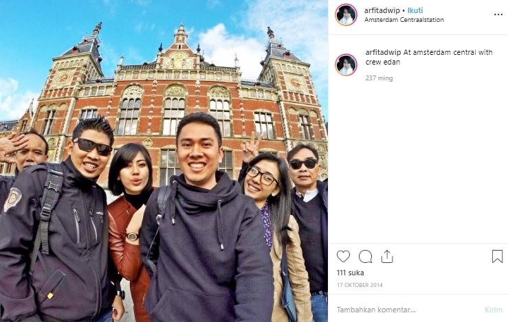 Gaya liburan Arfita Dwi Putri, istri Yama Carlos. (Instagram/@arfitadwip)