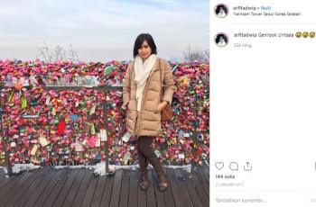 Gaya liburan Arfita Dwi Putri, istri Yama Carlos. (Instagram/@arfitadwip)
