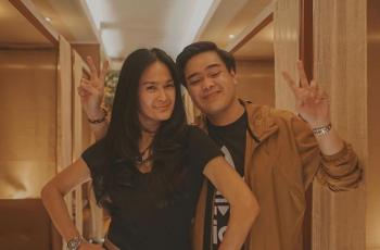 Donna Harun Foto Bareng Anak di Restoran, Netizen: Kayak Kakak Adik