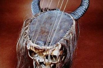Misteri Lyre, Kecapi dari Tengkorak Manusia di Metropolitan Museum of Art