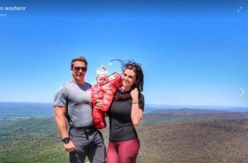 Wow, Pasangan Ini Ajak Bayi Berusia 5 Bulan Ikut Mendaki Gunung. (Facebook/Caledonian Wayfarer)