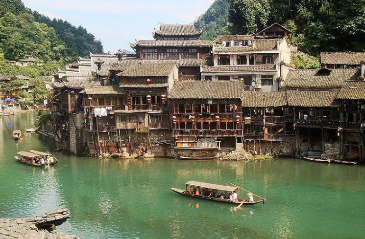 Kota Tua Fenghuang (Wikimedia Commons 韩笃一)