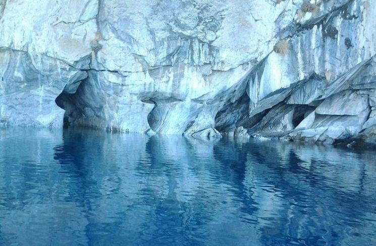 Potret Pesona Relief Cantik Cuevas de Marmol di Chili