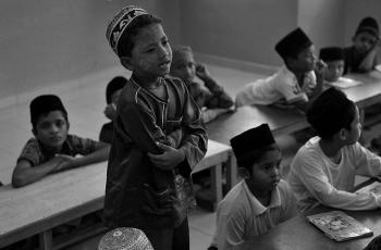 Bangladesh Blokir Akses Komunikasi Jutaan Pengungsi Rohingya