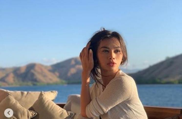 Selebriti Ini Liburan Naik Kapal Pinisi. (instagram.com/adindabakrie)