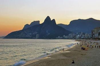 Pantai Ipanema, Spot Terbaik Menikmati Sunset di Rio de Janeiro