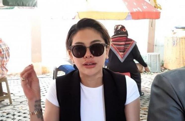 Nikita Mirzani di Pengadilan Agama Jakarta Selatan, Senin (1/7/2019) [Suara.com/Revi C Rantung]