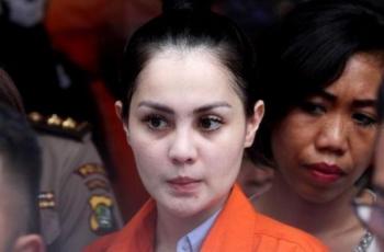 Liburan di Bali Bareng Suami, Posisi Kaki Jennifer Dunn Diprotes Netizen
