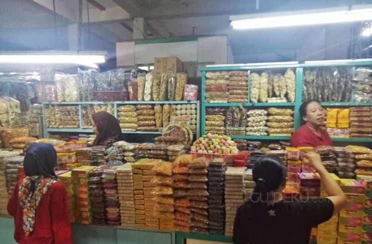Ngangenin Banget, Ini 5 Potret Suasana Pasar Beringharjo di Yogya