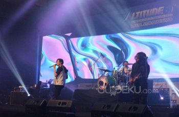 GIGI di Panggung 'Altitude 81' Royal Ambarrukmo Yogyakarta. (Guideku/Arendya)
