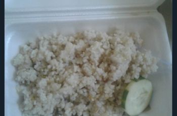 Biasa Berwarna, Nasi Goreng Ini Malah Pucat, Netizen: Datar Amat Kayak Hidup. (twitter.com/FOODFESS2)