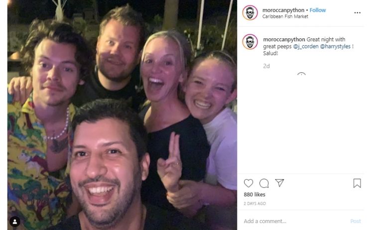 Grup Selfie Bersama Karyawan Restoran. (instagram.com/moroccantyphon)