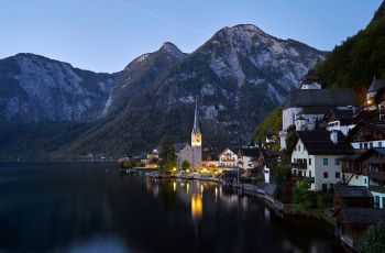 Jadi Inspirasi Film Frozen, Desa di Austria Kebanjiran Turis
