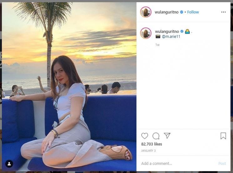 Gaya Seksi Wulan Guritno Saat Liburan (instagram.com/wulanguritno)