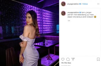 Anya Geraldine pamer punggung mulus di kafe. (Instagram/@anyageraldine)