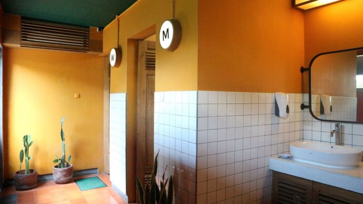 Toilet Instagramable di kafe TUJUAN. (Guideku/Arendya)