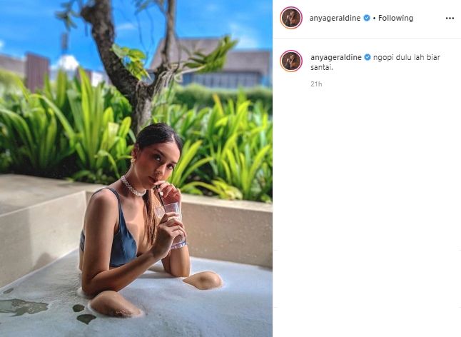 Anya Ngopi Sambil Berendam di Bali. (instagram.com/anyageraldine)