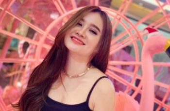 Pose di Pasir Pantai, Netizen Sebut Lia Trio Macan Mirip Putri Duyung