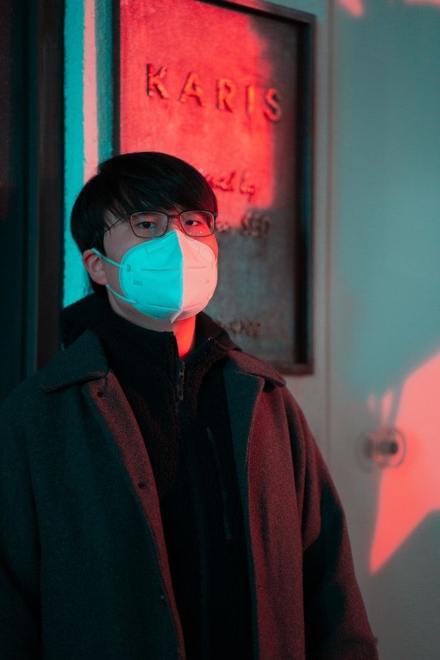 Ilustrasi pakai masker. (Pexels/Sunyu Kim)