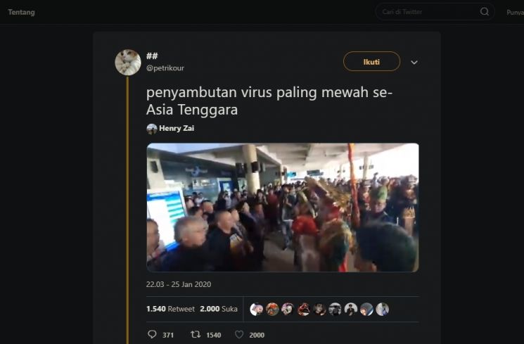 Penyambutan turis asal China di Padang. (twitter/petrikour)