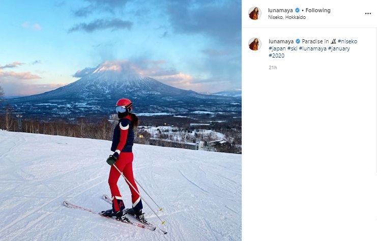 Luna Maya Main Ski di Jepang. (instagram.com/lunamaya)