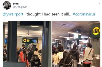 Cegah Penularan Virus Corona, Turis Ini Pakai Galon Sebagai Helm