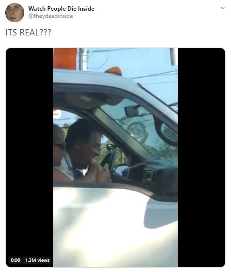 Viral Video Makan Sesuatu di Mobil. (twitter.com/theydeadinside)