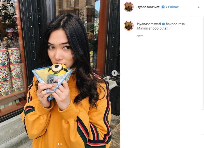 Potret Kulineran Isyana Sarasvati. (instagram.com/isyanasarasvati)