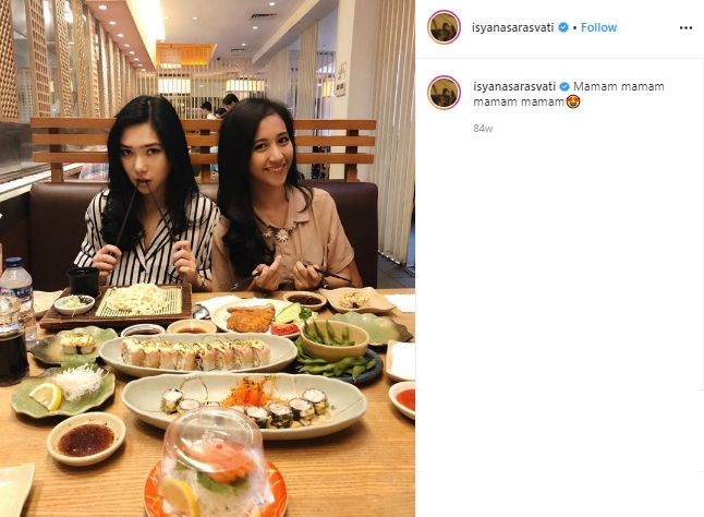 Potret Kulineran Isyana Sarasvati. (instagram.com/isyanasarasvati)