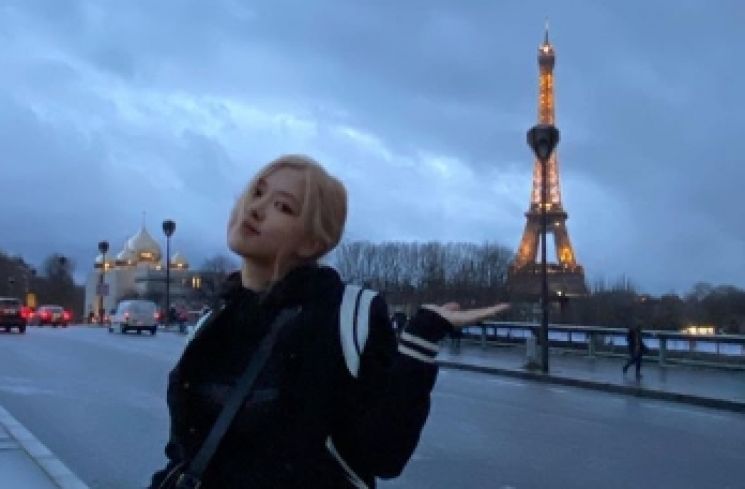 Rose Blackpink di Paris. (instagram.com/roses_are_rosie)