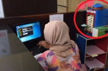 Terlalu Bucin, Wanita Ini Bawa Kerupuk Kaleng ke Kantor