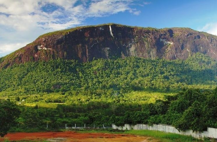 Bukit Kelam Sintang, Kalimantan Barat (Wikimedia Commons)