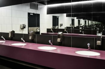 Ilustrasi wastafel di toilet umum. (Pixabay/Michal Jarmoluk)