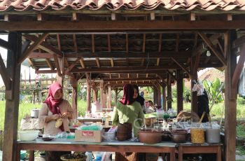 Kuliner Jadul di Pasar Ndelik Puri Mataram. (guideku.com/Asta Pramesti)